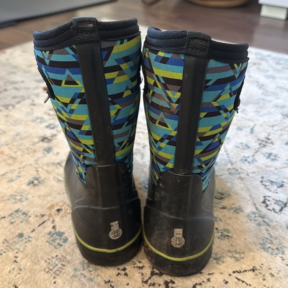 BOGS size 3 kids winter boot - Picture 2 of 3